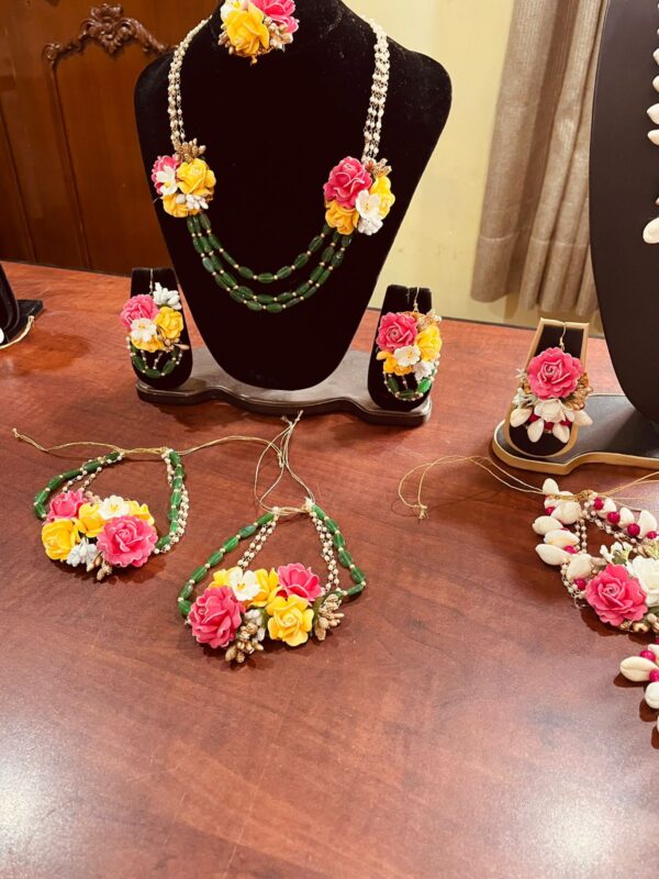 Light Floral Jewellery - Image 2