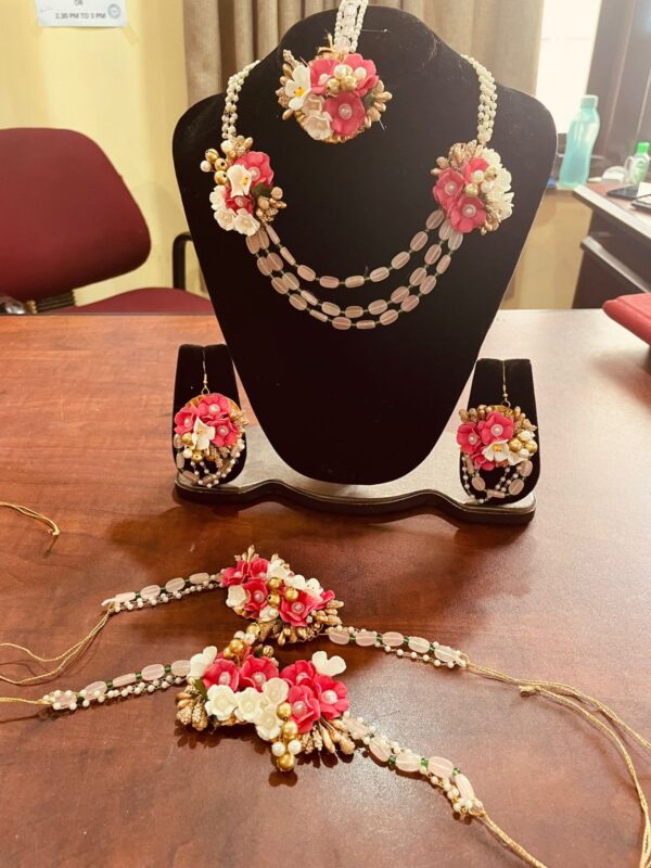 Light Floral Jewellery - Image 4