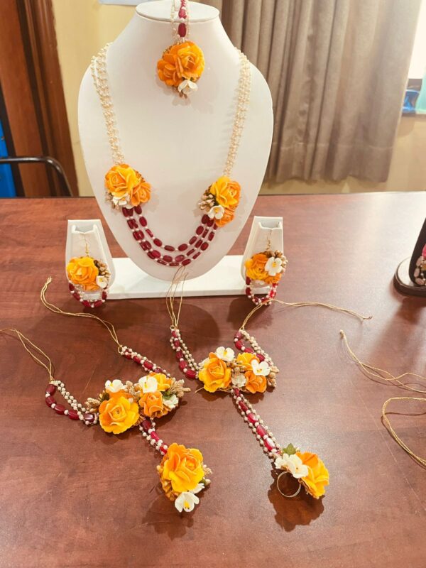 Light Floral Jewellery - Image 5