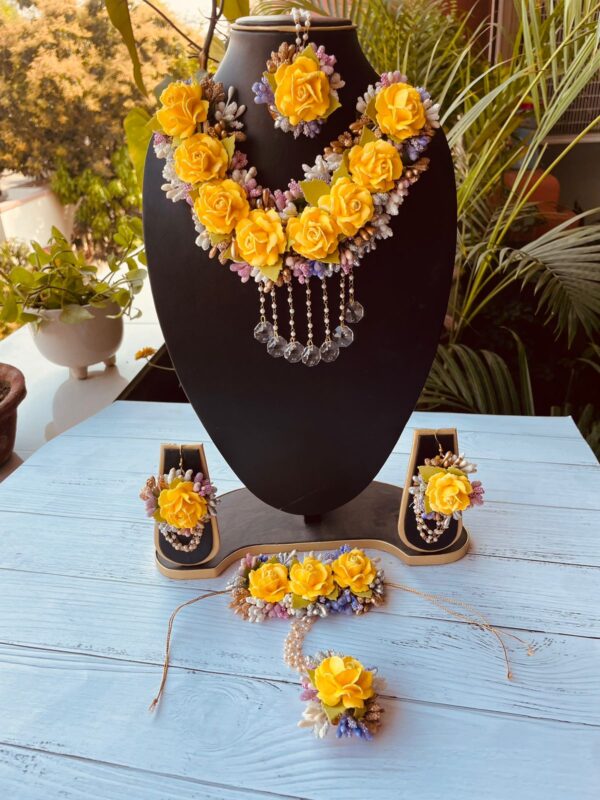 Heavy Floral Jewellery - Image 12