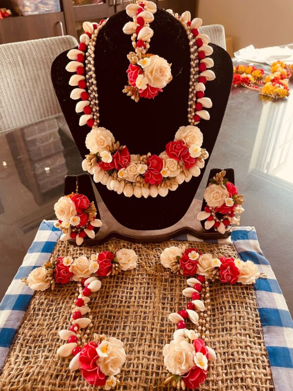 Heavy Floral Jewellery - Image 9
