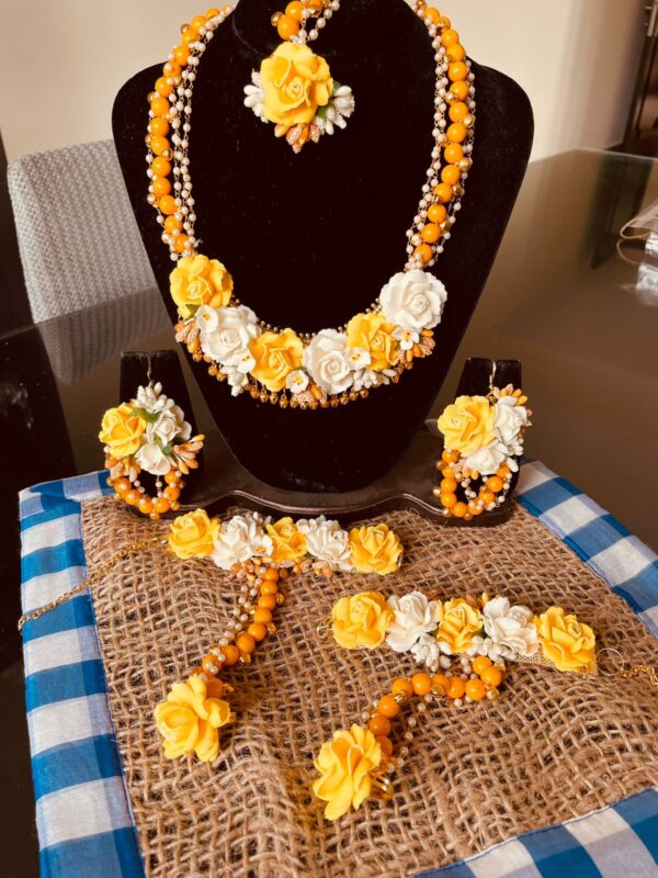 Heavy Floral Jewellery - Image 8