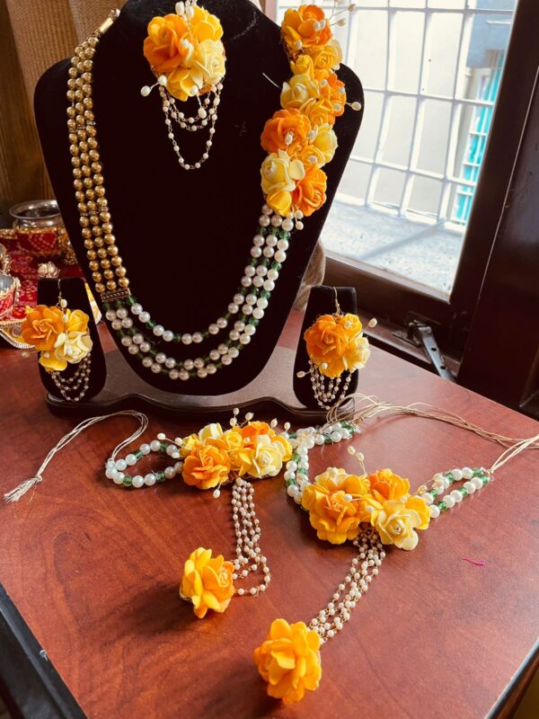 Heavy Floral Jewellery - Image 7