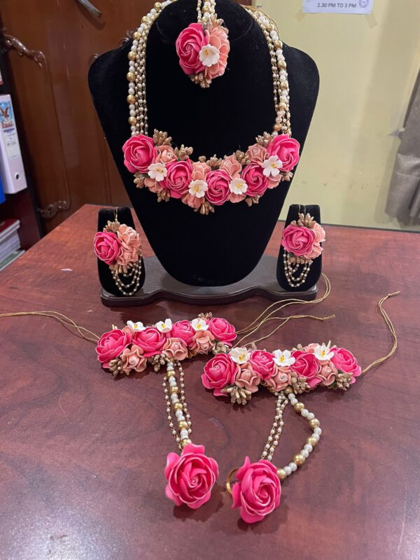 Heavy Floral Jewellery - Image 6