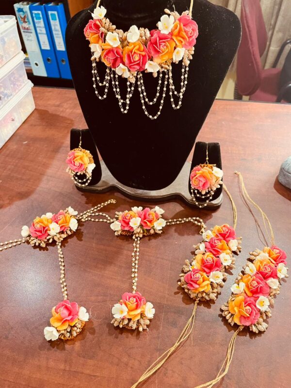 Heavy Floral Jewellery - Image 3
