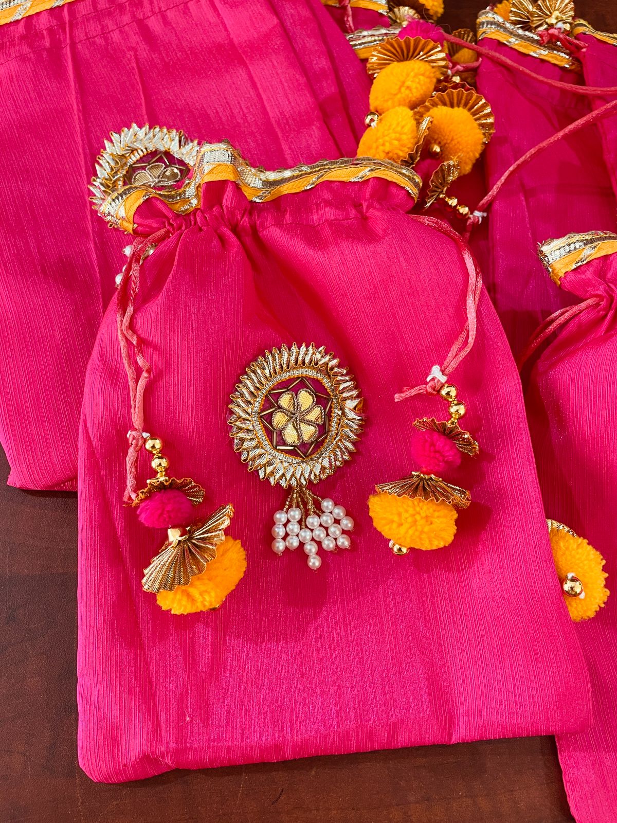 Pink Gota potli