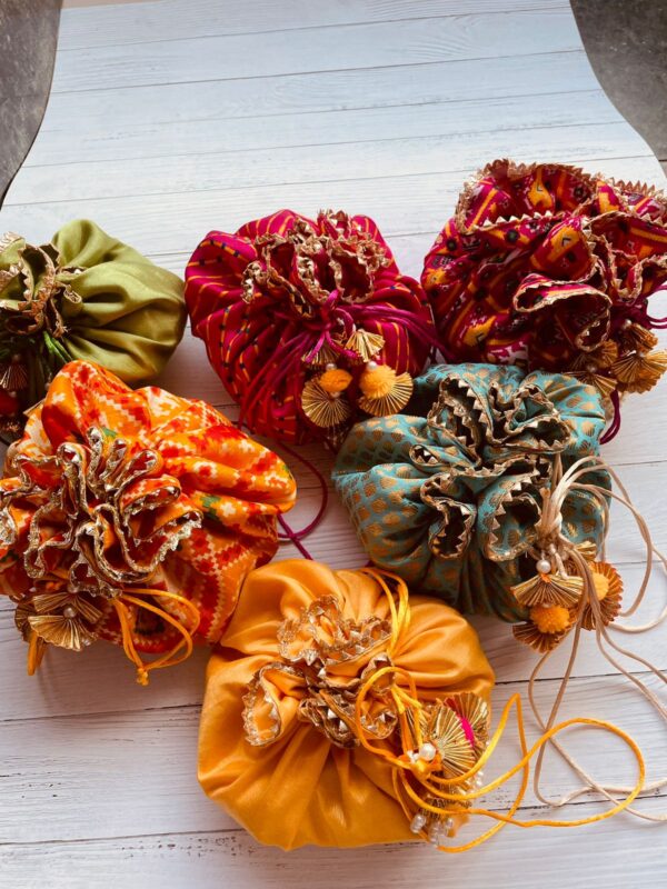 Cloth Scrunch Potli
