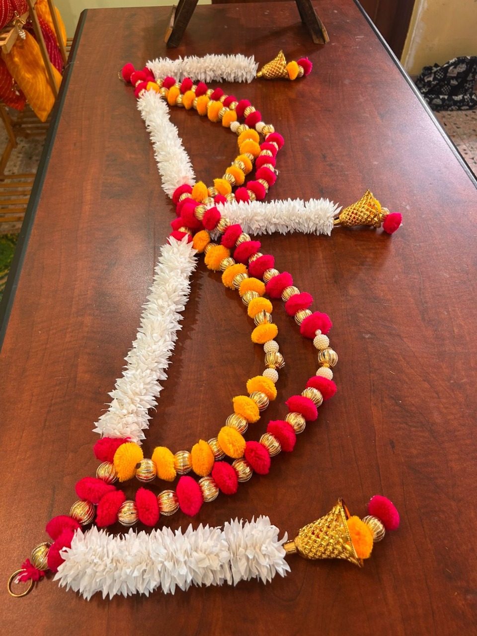 Traditional White gajra Bandanwar