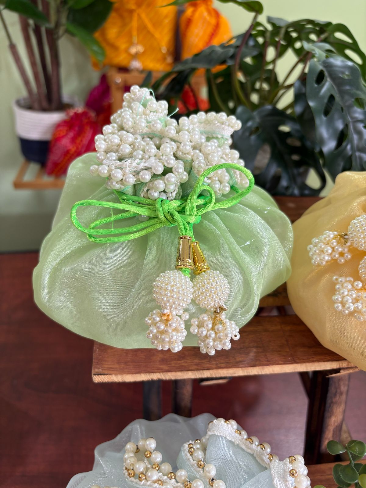 Scrunchy organza potli with pearl lace - Image 4