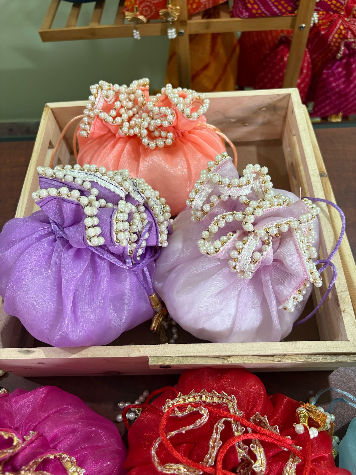 Scrunchy organza potli with pearl lace - Image 3