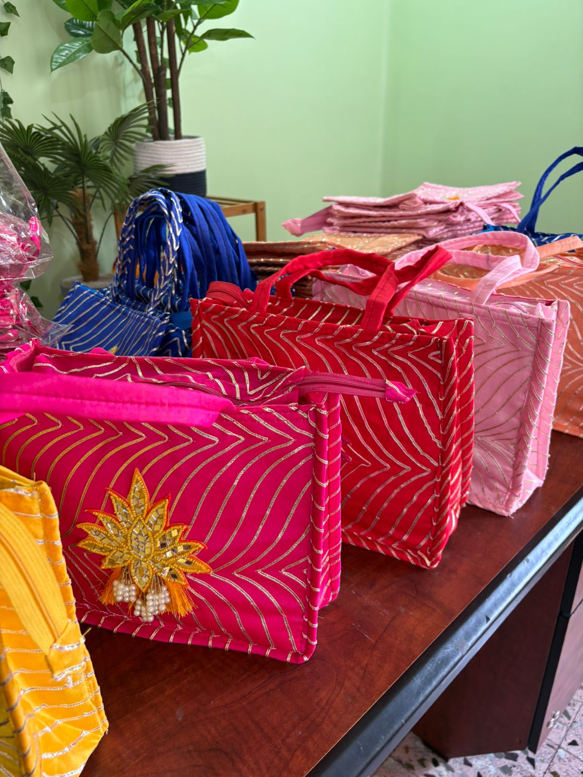 Gota Zip Hamper Bag with Mirror Lotus - Image 8