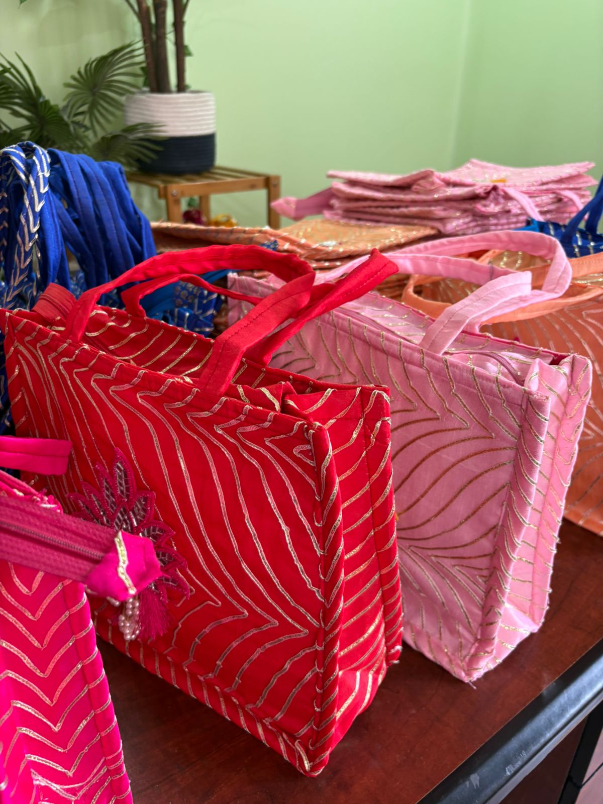 Gota Zip Hamper Bag with Mirror Lotus - Image 7