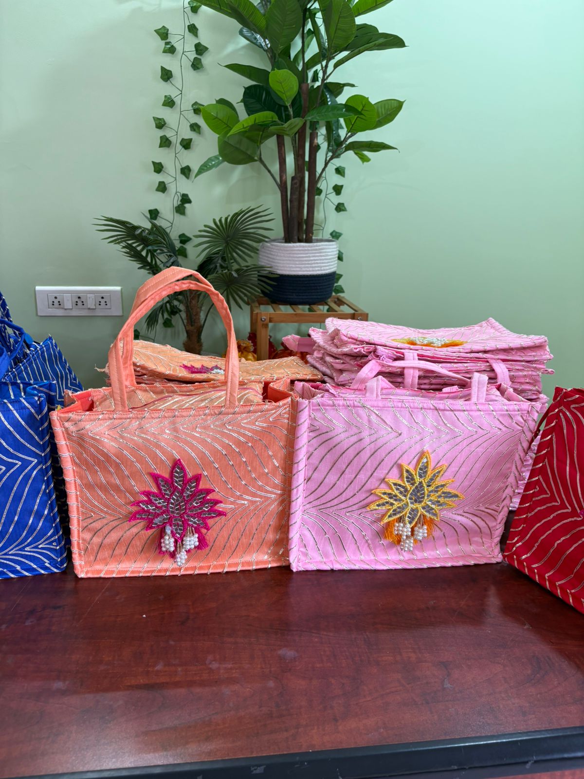 Gota Zip Hamper Bag with Mirror Lotus - Image 6