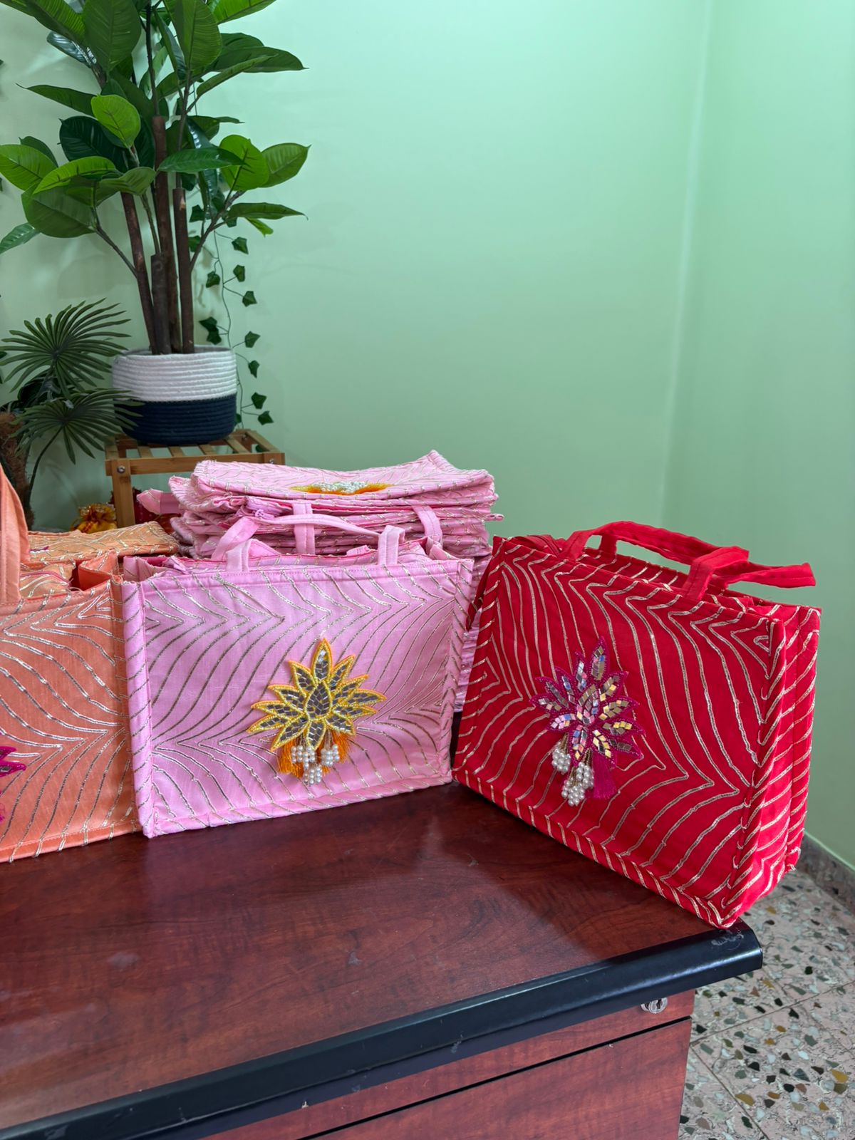 Gota Zip Hamper Bag with Mirror Lotus - Image 5