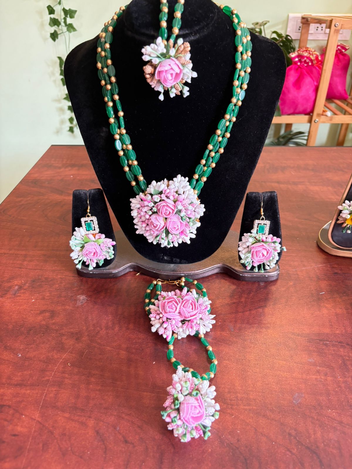 Emerald Floral Jewellery Set