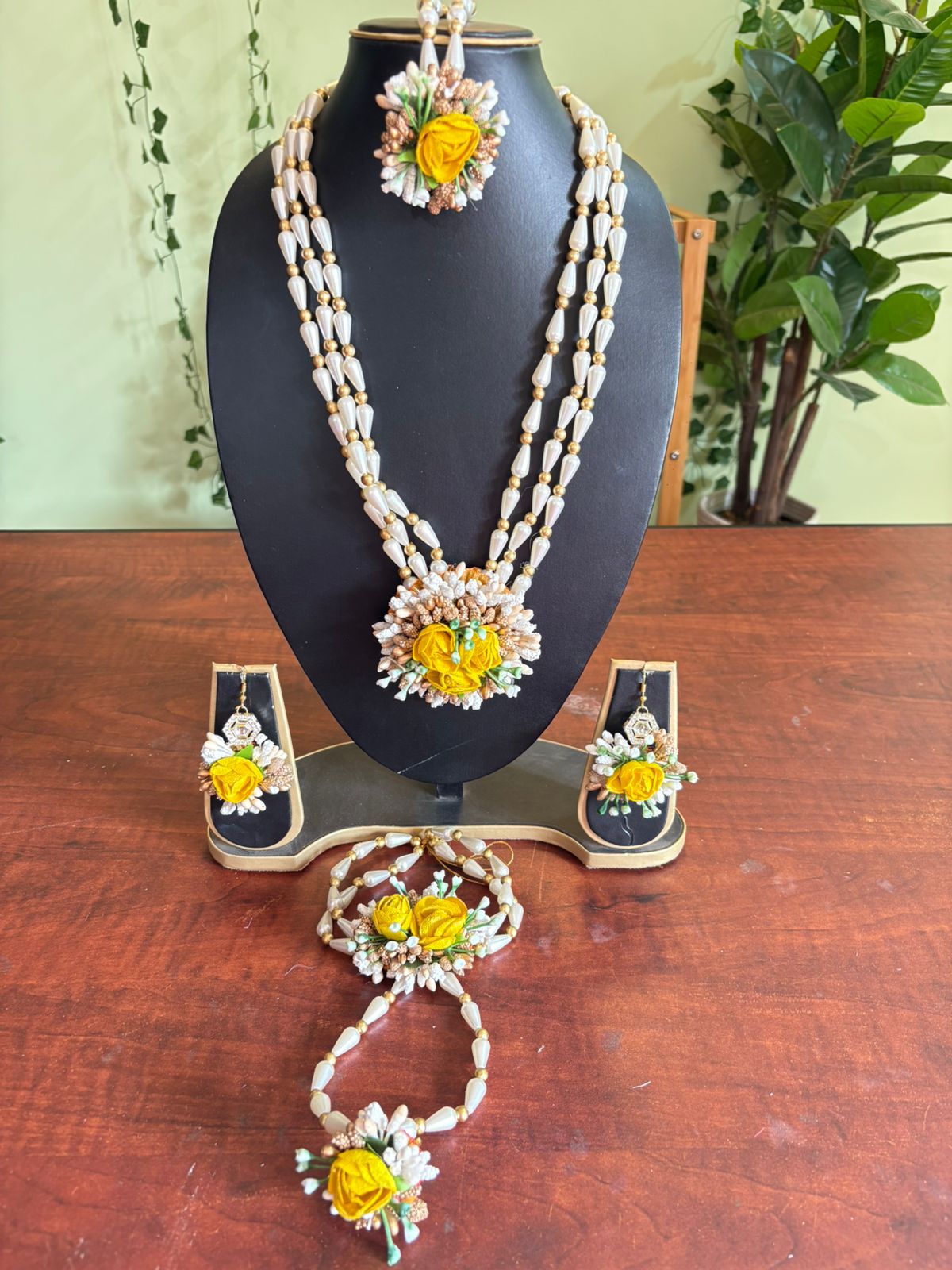 Double Necklace Pearl Floral Jewellery Set - Image 4