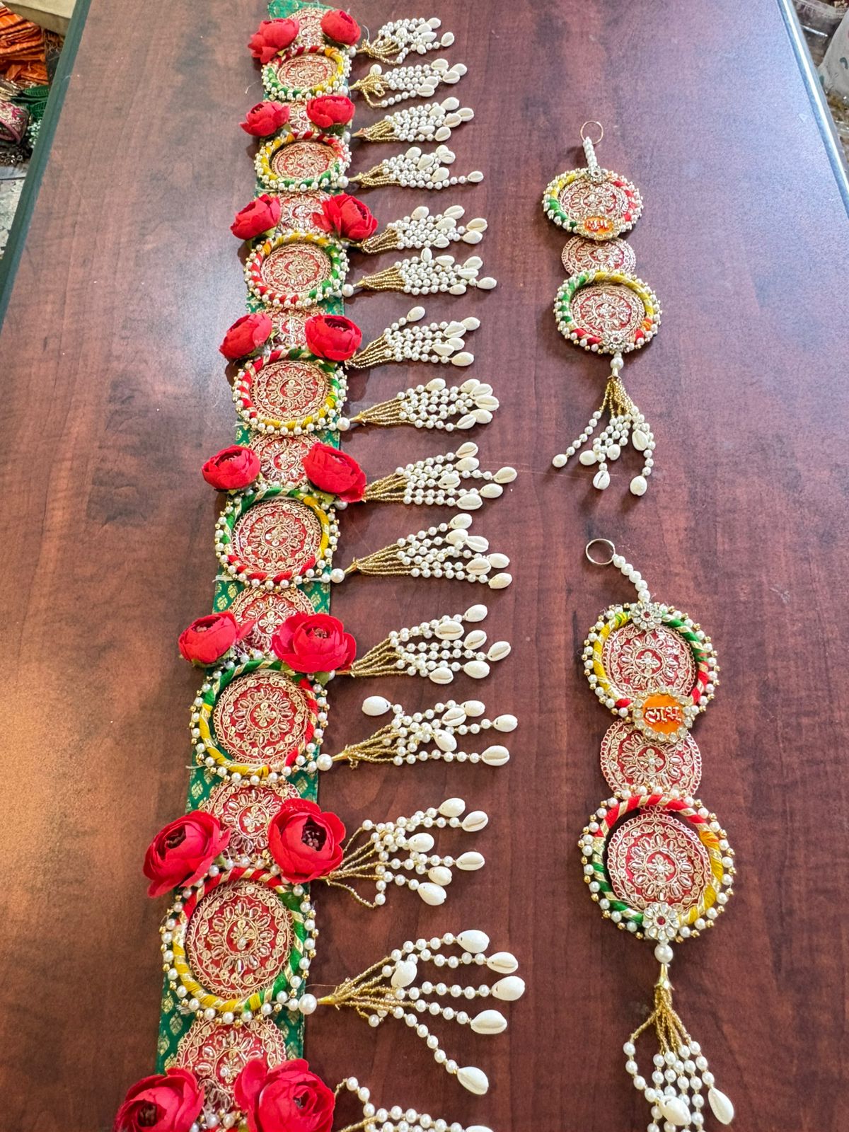 Traditional red zari bandanwar with hangings - Image 2