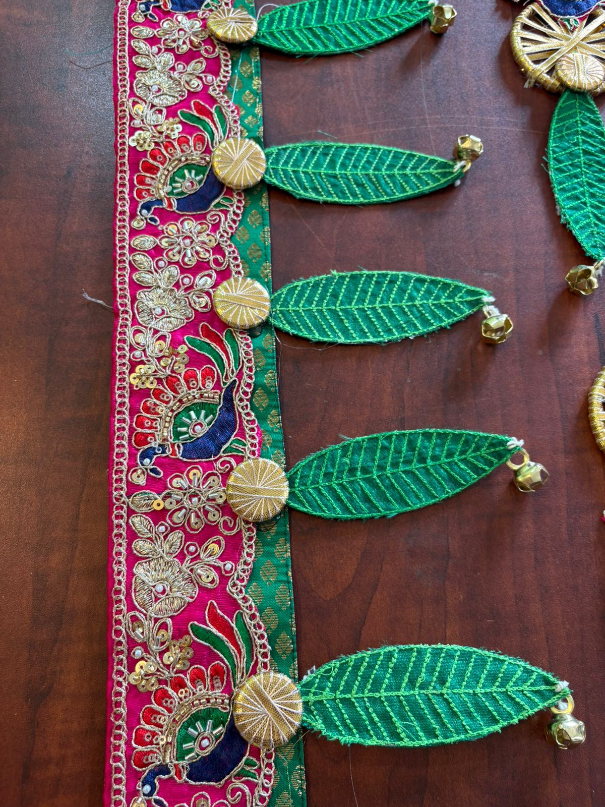 Aam pata with peacock lace bandanwar set with hangings - Image 4