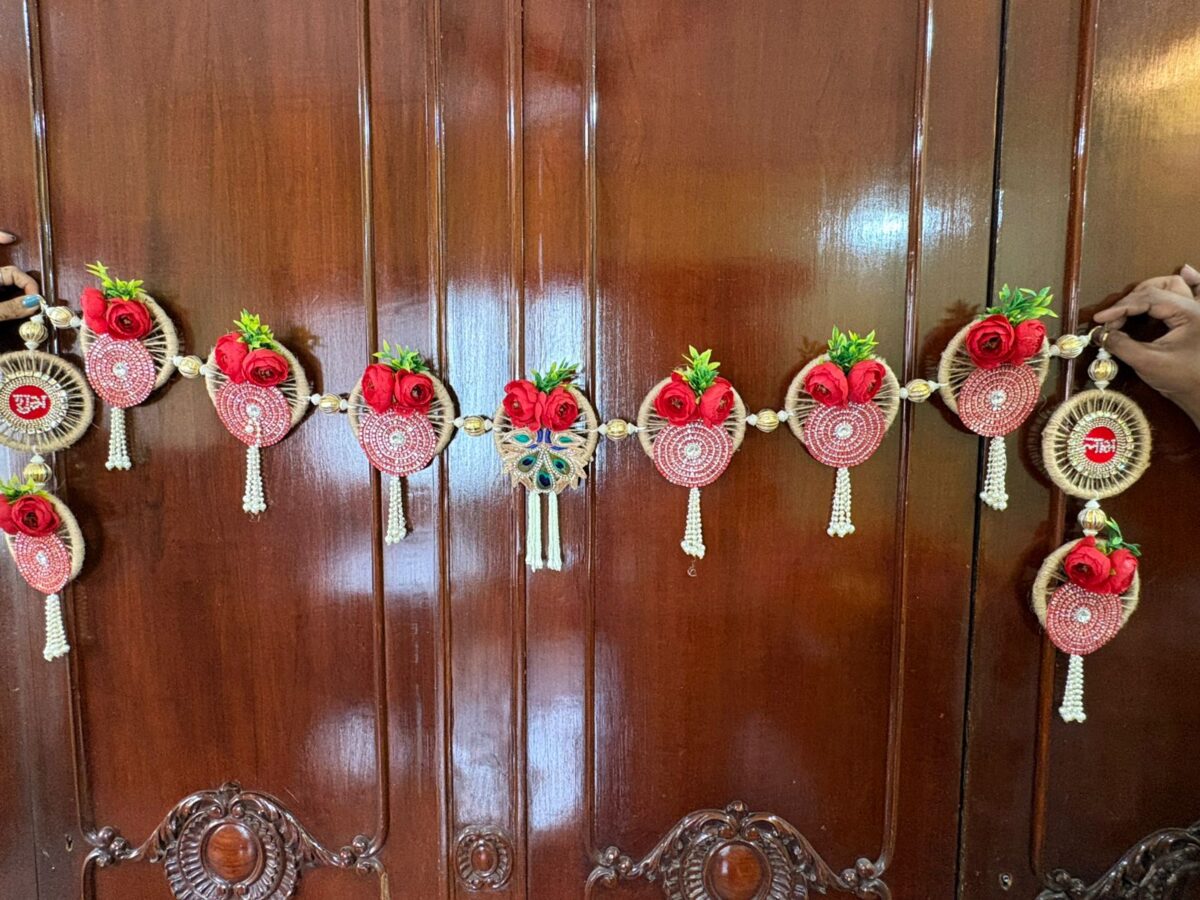 Jute ring red bandanwar with Peacock and side hangings (set of 2 )