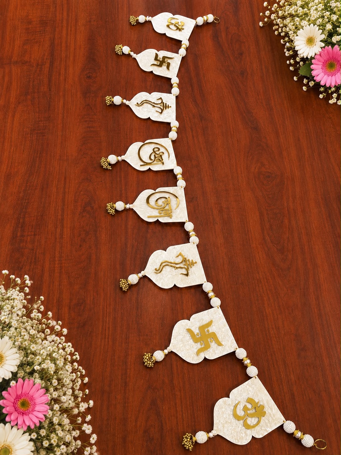 Pearl white Elegant Resin base bandanwar